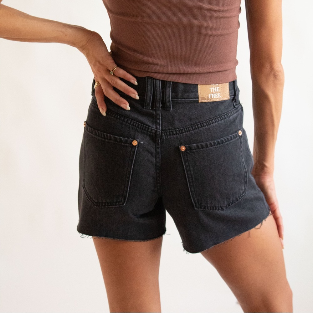 FREE PEOPLE Ivy Mid Rise Denim Shorts Faded Black Room Rocker - Picture 3 of 8